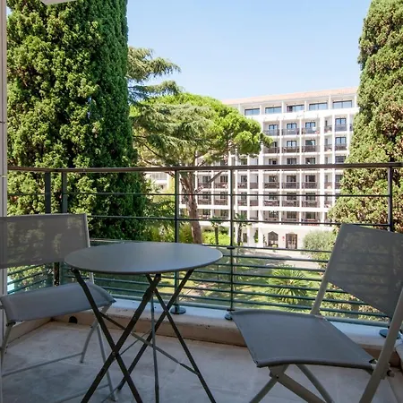 Carlton Riviera